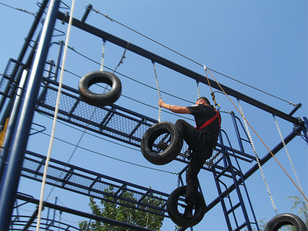 military training equipment， ropes course， climbing wall