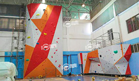 [!--rope climbing wall, rock climbing wall, playground climbing wall--]