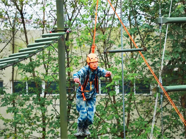 ropes course，climbing wall，obstacle course