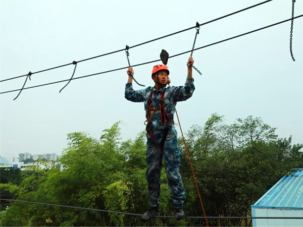 ropes course，climbing wall，obstacle course