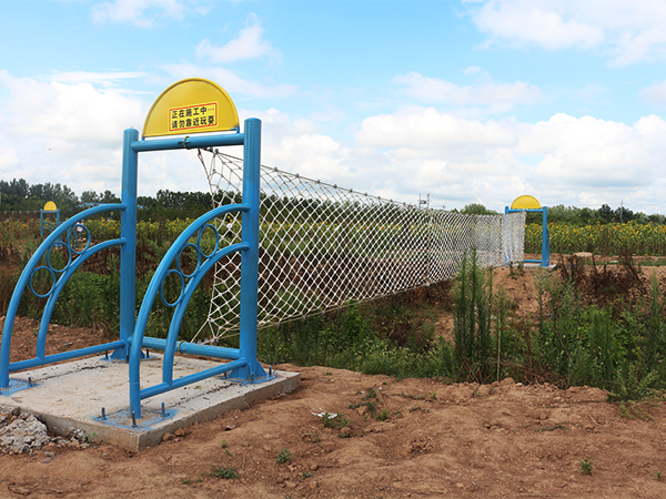 obstacle course, ropes course, climbing wall