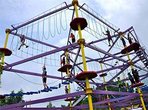 ropes course， challenge course， adventure course