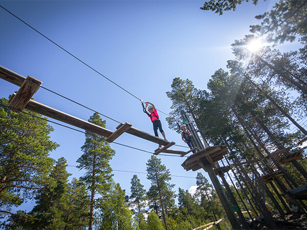 ropes course， challenge course， adventure course