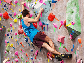 climbing wall， ropes course， amusement park