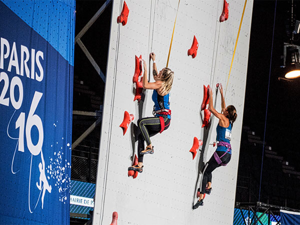 climbing wall， ropes course， amusement park