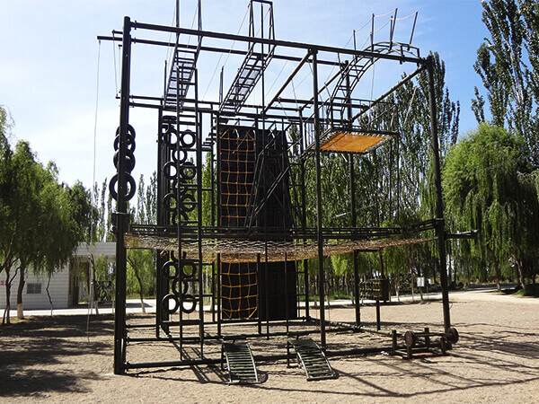 military training equipment， ropes course， climbing wall