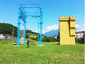 ropes course，climbing wall, obstacle course 