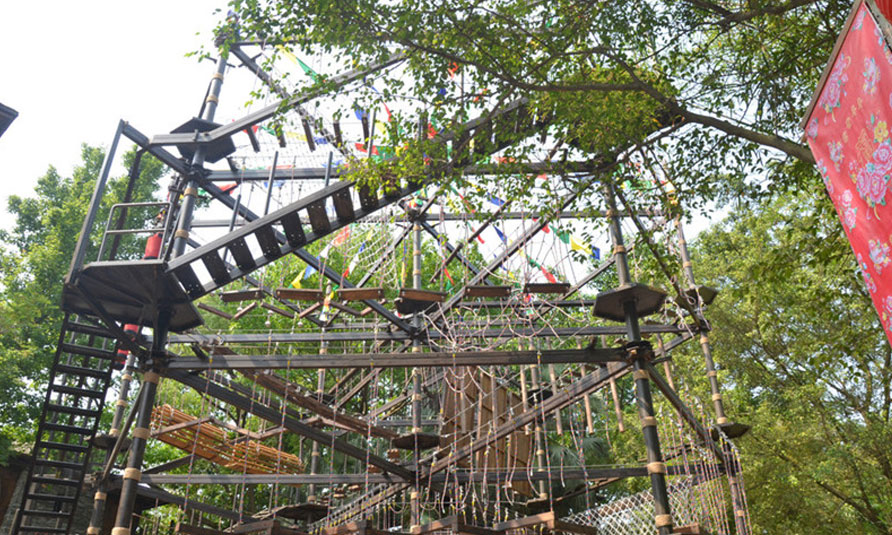 Outdoor High Ropes Adventure Courses