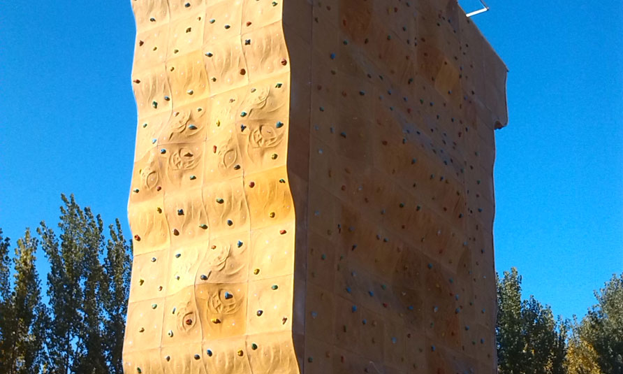 Outdoor Rock Climbing Wall in Beijing Geely University, artificial rock climbing wall