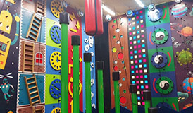 [!--jp climb, climbing wall, playground climbing wall--]